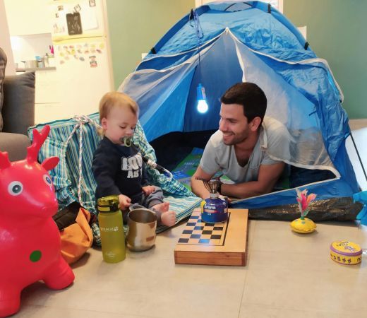 תמונה של הכי קרוב לשטח: כך תצאו לקמפינג בסלון, במרפסת או בחצר הבית - למטייל בישראל (טיולי)