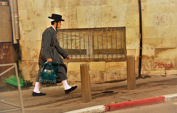 הכנות לשבת בשכונות החרדיות בירושלים, בחמישי לעת ערב. (3)