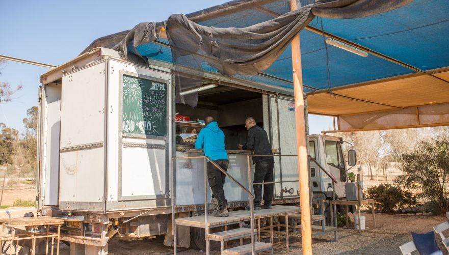 זו לא סתם משאית | צילום: ארכיון תיירות הר הנגב