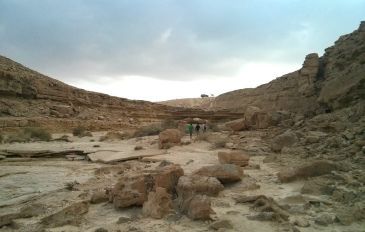 הליכה ממזרח למערב לכיוון הגב בתוך האפיק - גב ילק (2)
