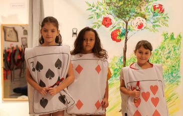 אליס בארץ הספרים: הרפתקאות בארץ הפלאות במוזיאון תל אביב (2)