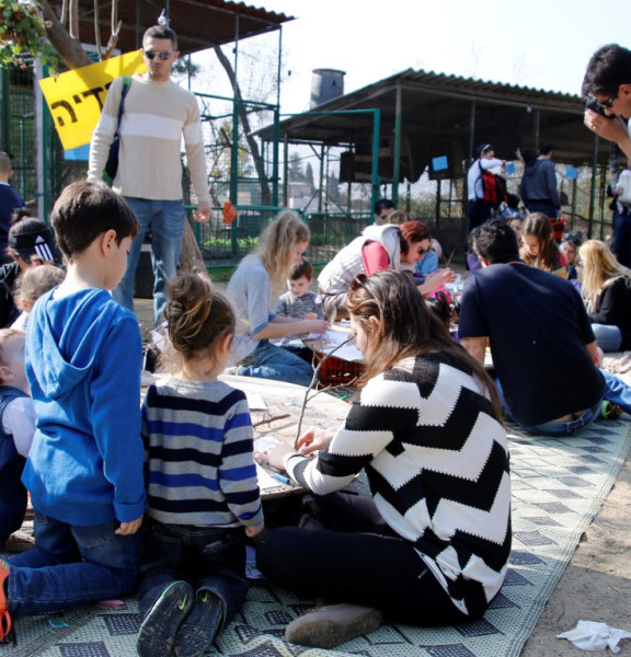 תמונה של החווה בגבעה: פינת חי משפחתית במרכז הארץ - למטייל בישראל (טיולי)