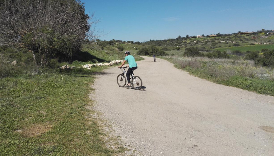 רכיבה על אפניים בפארק עדולם