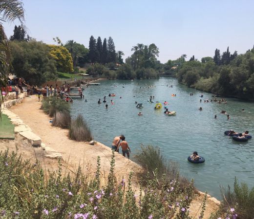 תמונה של רגע לפני שנהיה קר קופצים לנקודות הטבע הרטובות לשכשוך אחרון - למטייל בישראל (טיולי)