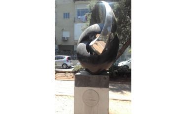 הקשר הגורקי בשדרות בן גוריון - נשים יוצרות בתל אביב (2)