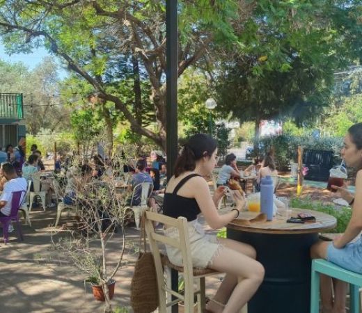 תמונה של זיכרון מתוק ממנו: אירוע ההנצחה המרגש בעגלת הקפה ליברל - למטייל בישראל (טיולי)
