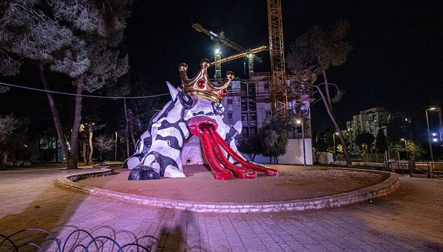 אין ילד ירושלמי שלא התגלש במפלצת. צילום: דוידי ורדי, מתוך אתר פיקיוויקי