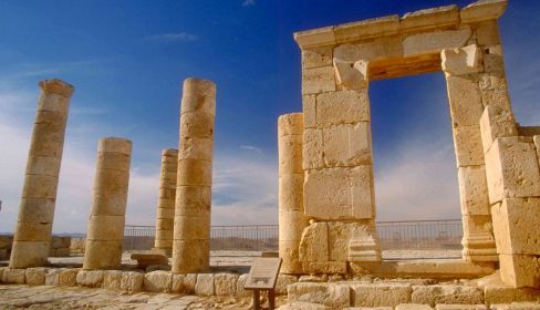 תמונה של עין עבדת ועיר הנבטים עבדת - למטייל בישראל (טיולי)