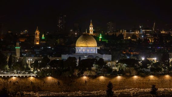 תמונה של לטייל בעקבות האור: מסע לילי בין אתרים ובניינים מוארים בירושלים - למטייל בישראל (טיולי)