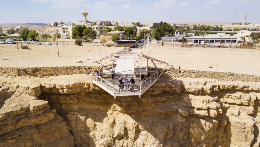 מצפה רמון - בורחים לדרום: שיא תיירים במצפה רמון בחול המועד פסח (1)