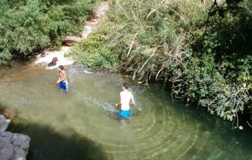 יום כיף באזור מעלות: מעיין קסום וזנבות מכשכשים (2)