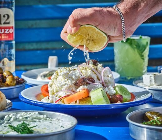 תמונה של אלבי יוונית בשוק הפשפשים - למטייל בישראל (טיולי)