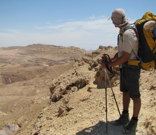 תמונה של כך מתלבשים לטיול בקיץ: הבגדים שיעשו לכם את הטיול נעים יותר - למטייל בישראל (טיולי)