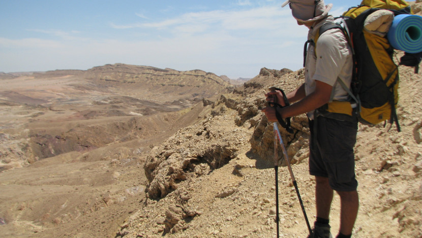כך מתלבשים לטיול בקיץ: הבגדים שיעשו לכם את הטיול נעים יותר (1)