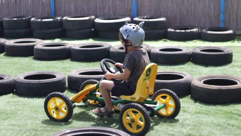 משק טל: עגלת קפה וחנות משק עם מבחר פירות וירקות אקזוטיים (1)