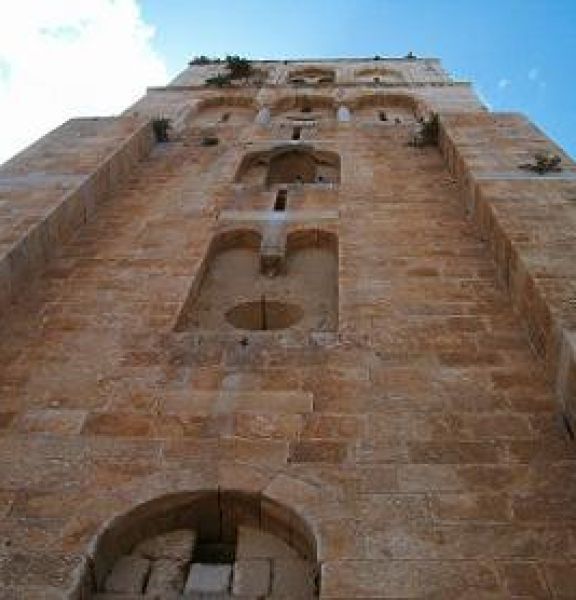 תמונה של המגדל הלבן ברמלה - למטייל בישראל (טיולי)