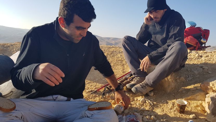 עוצרים בשביל - אוכל, מים והטמנות בשביל: השביליסט צועד על קיבתו (1)
