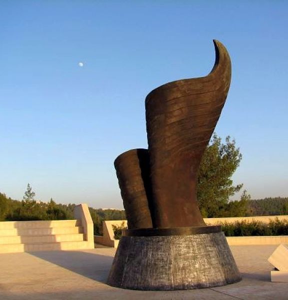 תמונה של אנדרטת התאומים בירושלים - למטייל בישראל (טיולי)