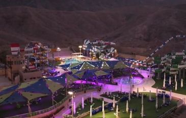 לגלוש לתוך הלילה: פארק ווטרלנד באילת מעכשיו גם אחרי החשיכה (3)