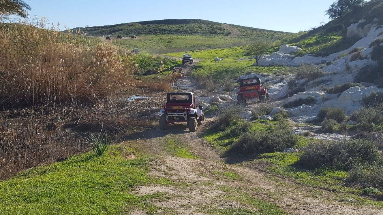 עולים על מסלול שטח בחוות פיליפ. צילום: יחצ