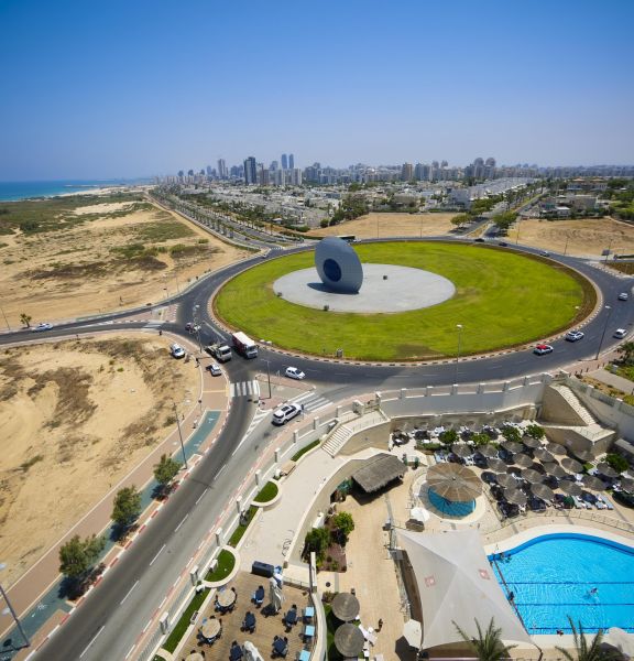 תמונה של כיכר היובל ופסל עין השמש - למטייל בישראל (טיולי)