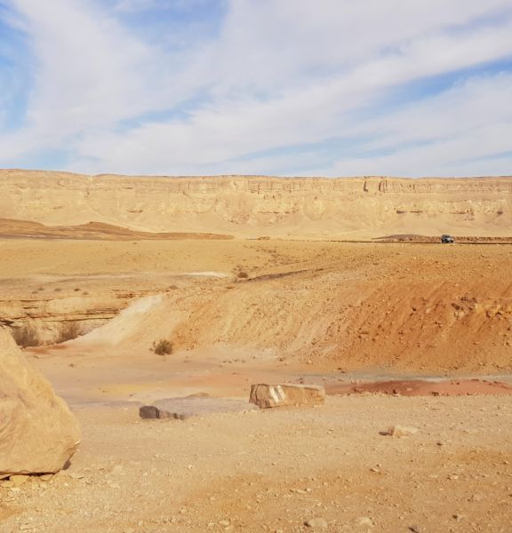 תמונה של מכתש רמון: אתר החולות הצבעוניים - אבן, רוח, מים - למטייל בישראל (טיולי)