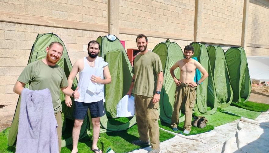 מקלחות שדה ניידות לחיילים שלנו שבשטח | צילום: מערכת אתר למטייל