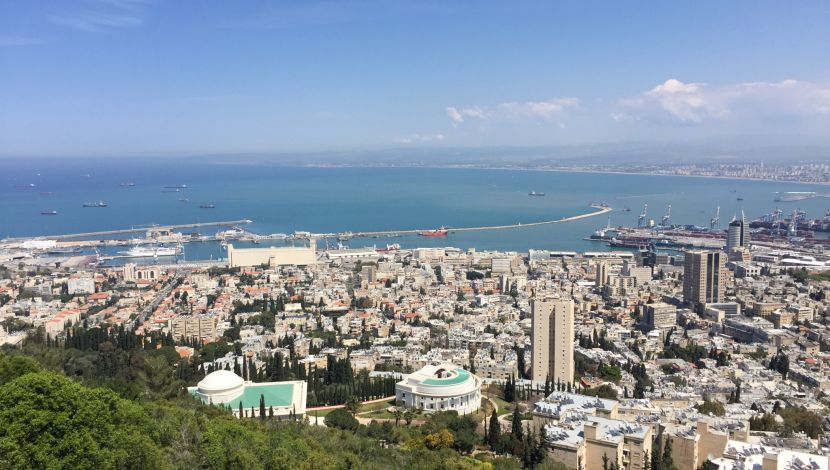 הנוף מטיילת לואי - במורד אלף מדרגות חיפה: ממרכז הכרמל למושבה הגרמנית (1)