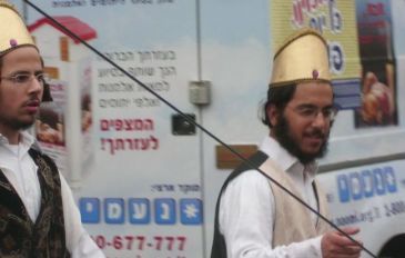 פורים שפיל - סיור פורים בבני ברק  (2)