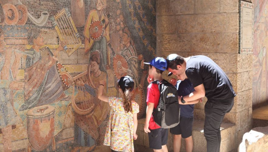 בריחה אל העבר | צילום: גיא שליש