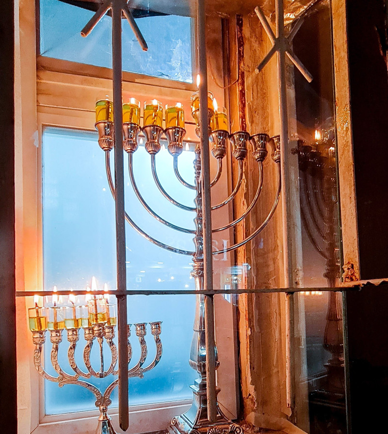 סיורי חנוכיות בירושלים: חוויה של אורות וטעמים לכל המשפחה