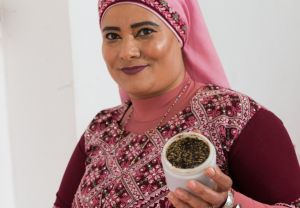 סדנת קוסמטיקה מדברית אצל ג'מלאת