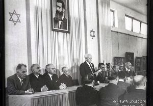 מכריזים בזאת: טיול בשביל העצמאות בתל אביב