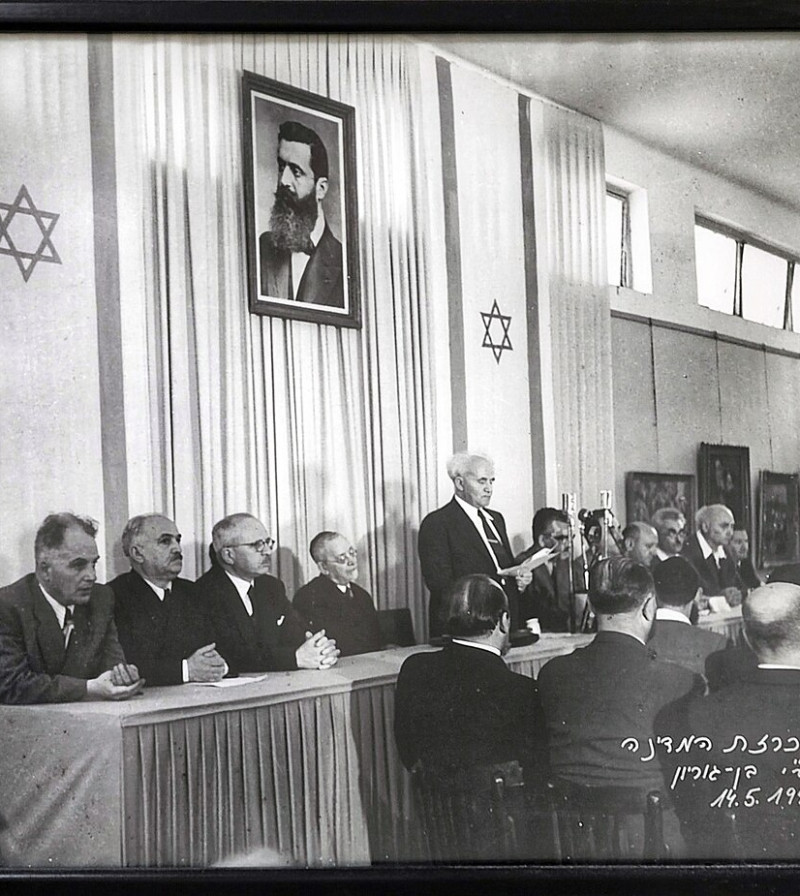 מכריזים בזאת: טיול בשביל העצמאות בתל אביב