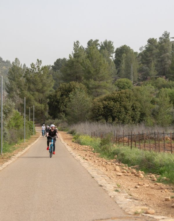 תמונה של בין הרים ובין סלעים: יום טיול בירושלים עם אופניים - למטייל בישראל (טיולי)