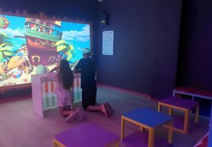 הולוגרמי: מתחם אינטרקטיבי מהנה לילדים במרכז