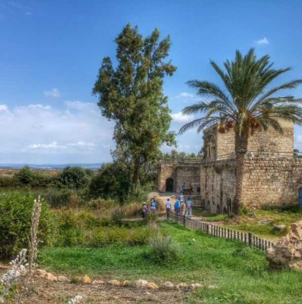 מבצרים, מעיינות ונחלים