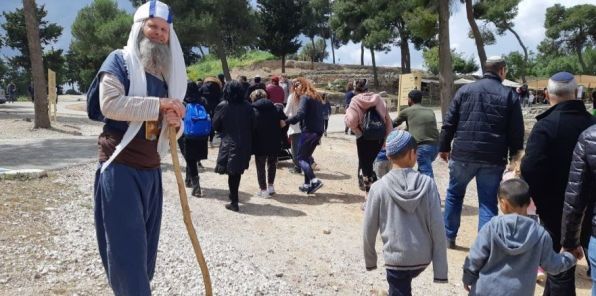 חול המועד מחוץ לבית