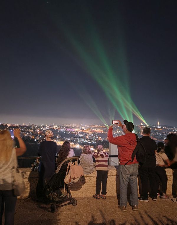 תמונה של HIGH LIGHT: מופע ליזרים בשמי ירושלים - למטייל בישראל (טיולי)