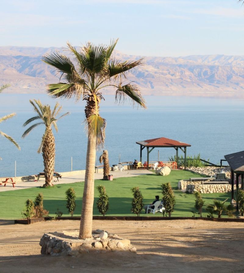 חוף נווה מדבר: לטבול במקום הנמוך בעולם