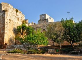 מבצרים, נחלים, ואמות מים