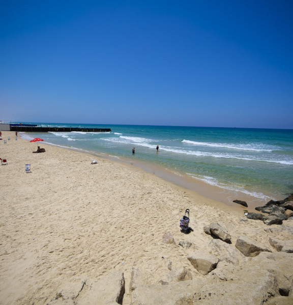 תמונה של חוף הים באשדוד: 9 החופים היפים וכל הסיבות להגיע דווקא לכאן - למטייל בישראל (טיולי)