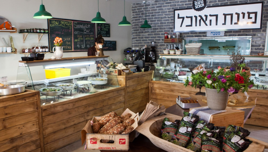 מקהלה של ריחות טובים בפינת האוכל. צילום: איתיאל ציון