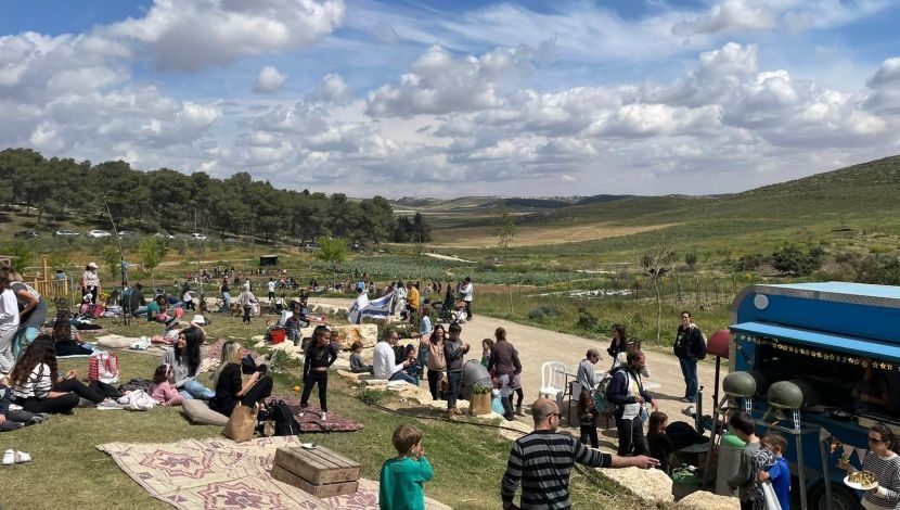 פעילות בחוות רימון - סוכות עם ערך מוסף: לבלות בחג ולתרום למתמודדים עם פוסט טראומה (1)