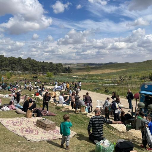 סוכות עם ערך מוסף: לבלות בחג ולתרום למתמודדים עם פוסט טראומה