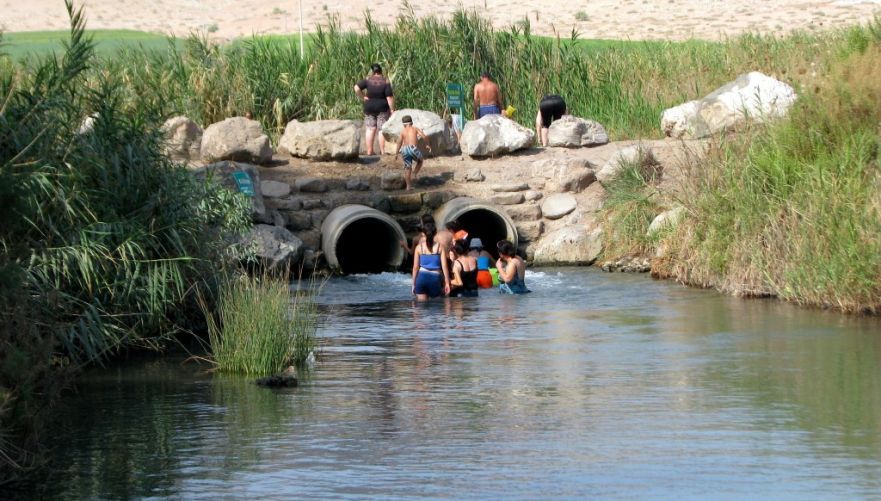 צינורות הבטון בנחל הקיבוצים | צילום: עומר זיו