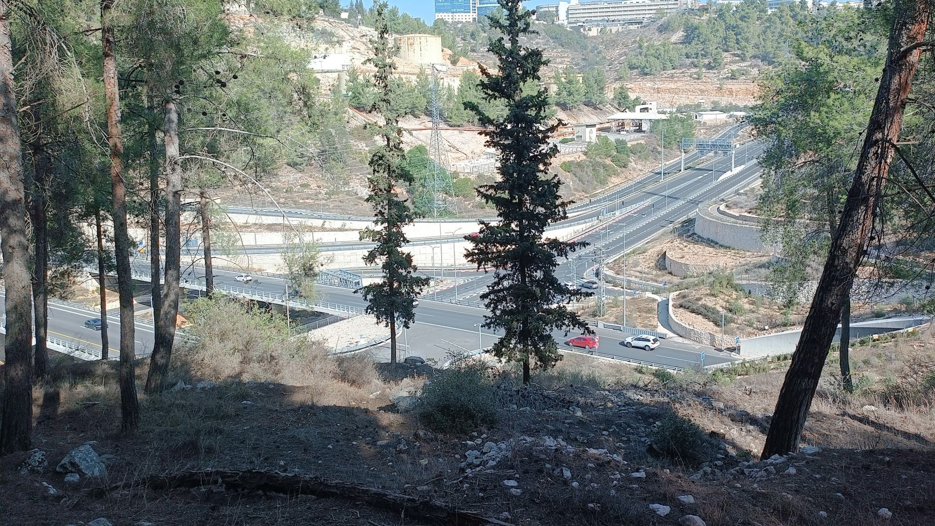 מחלף רבידה של כביש 16 – הפצע היחיד בנוף | צילום: שי קדם