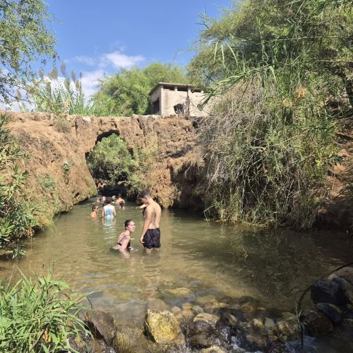 הבריכה מתחת לגשר הטרוורטין: טיילנו בנחל שהציף את הטיקטוק