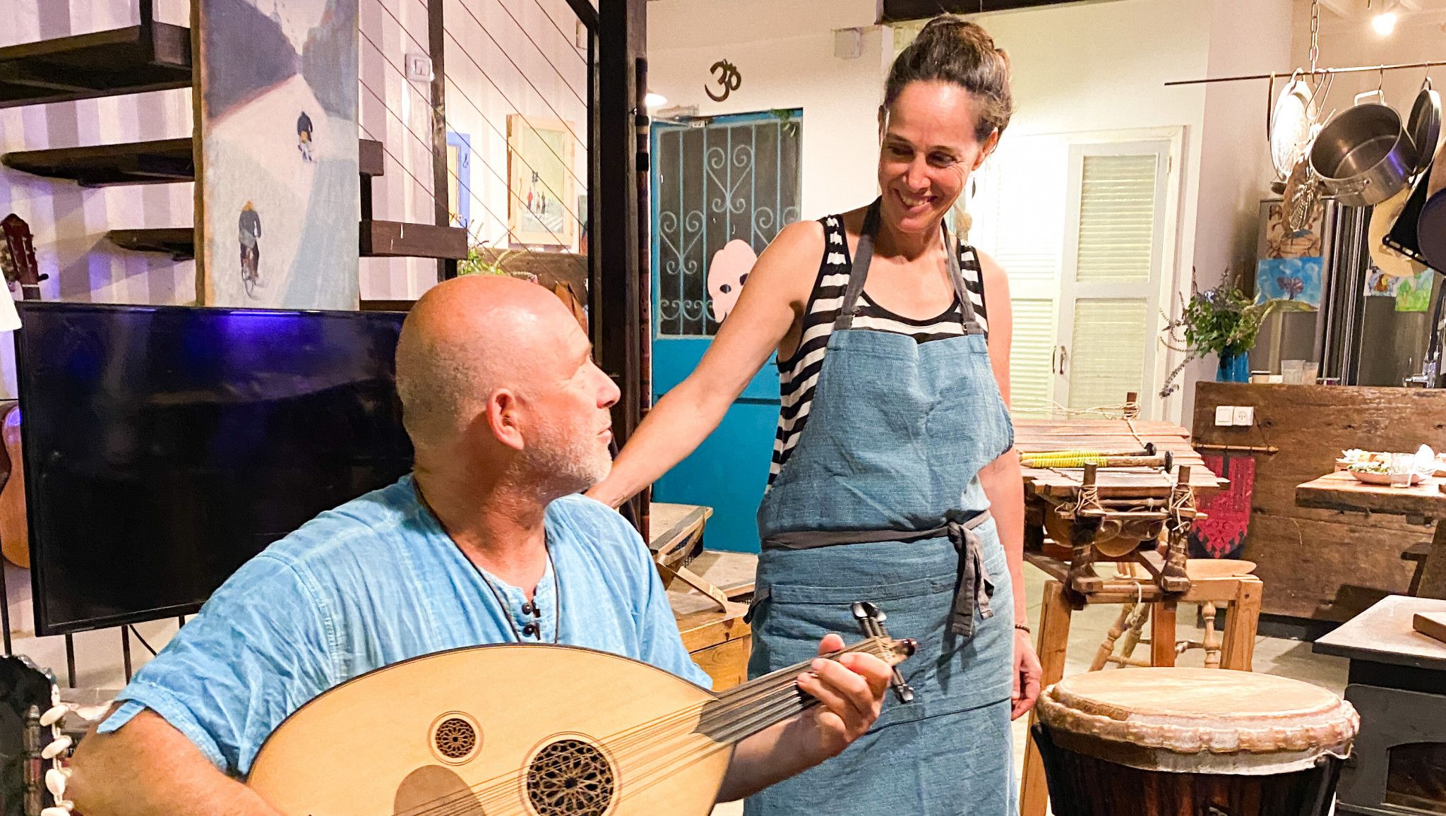 סיגל ואיליה בבית הקונטיינרים. צילום: שילה ברון