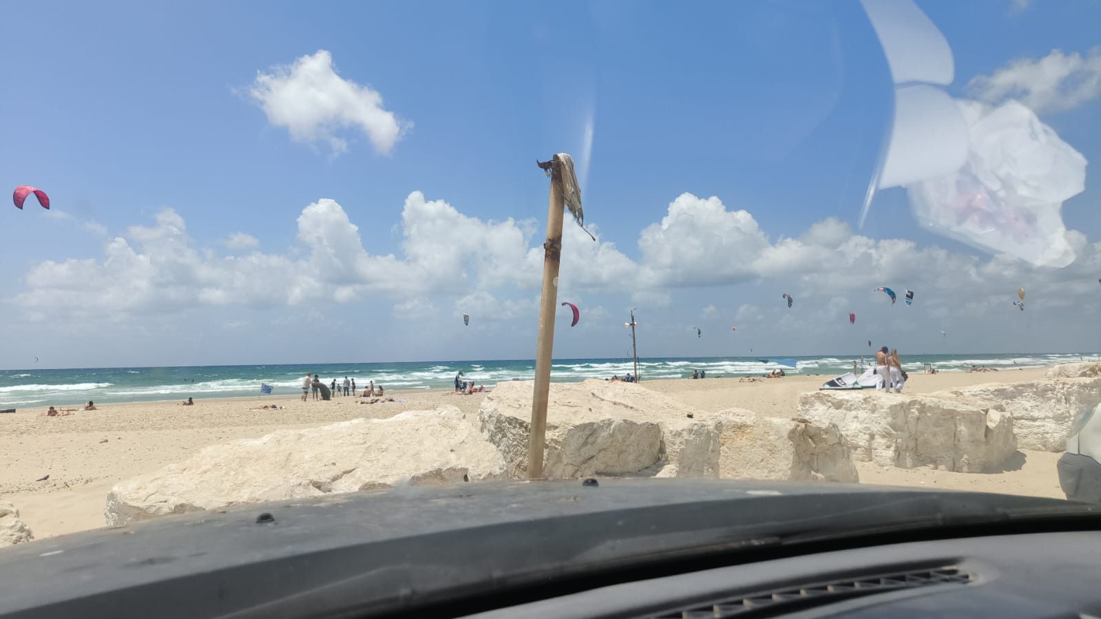 קייט סרפינג בבית ינאי. צילום: עומרי אוחיון